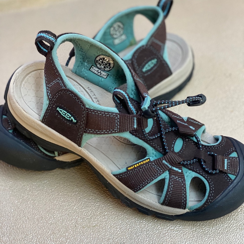 KEEN WATER SHOES 7.5